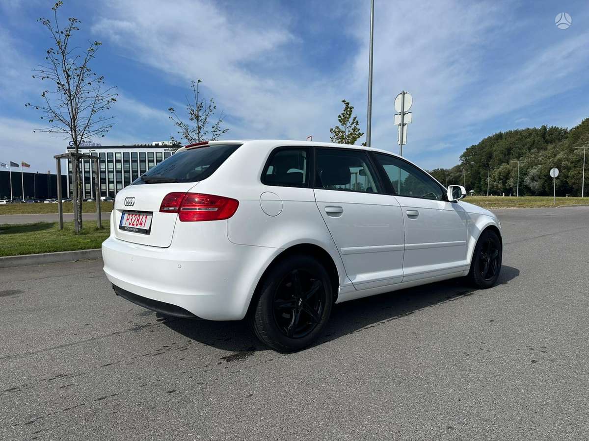 Audi A3, 1.6 l., Хэтчбек
