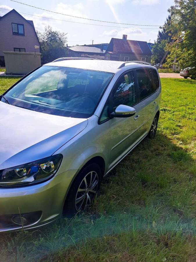 Volkswagen Touran - 1