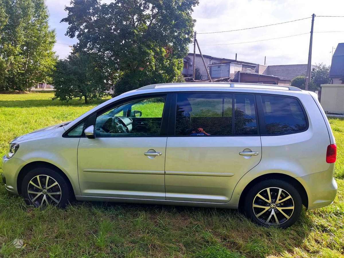 Volkswagen Touran - 4