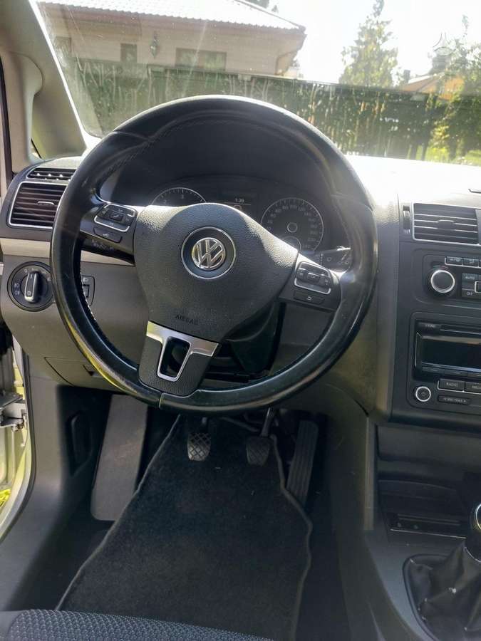 Volkswagen Touran - 10