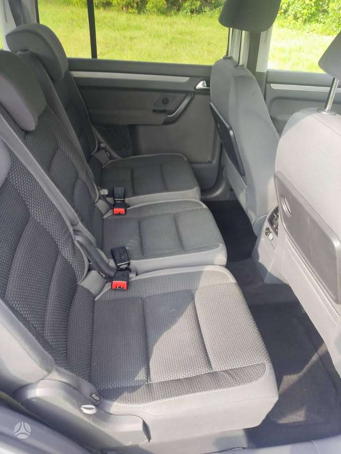 Volkswagen Touran - 11