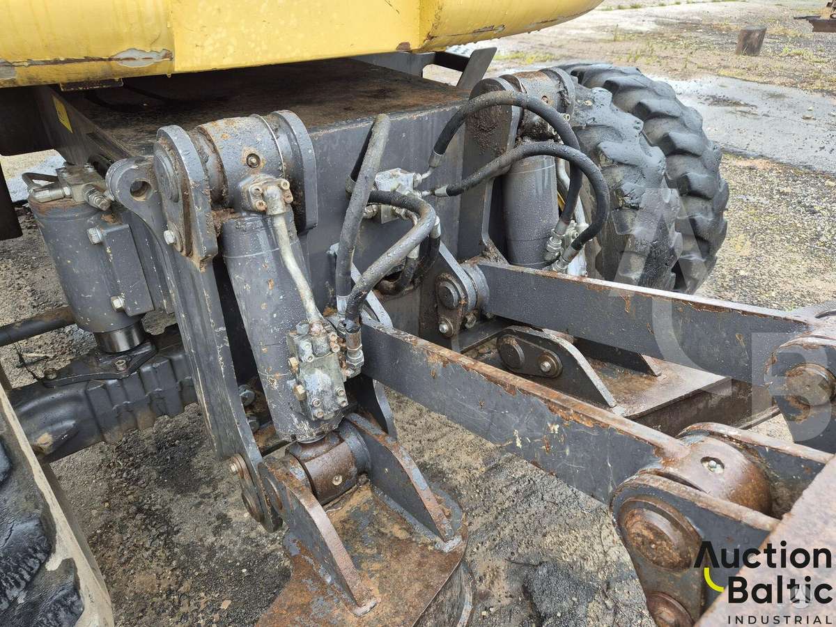 New Holland MH 3.6, экскаваторы