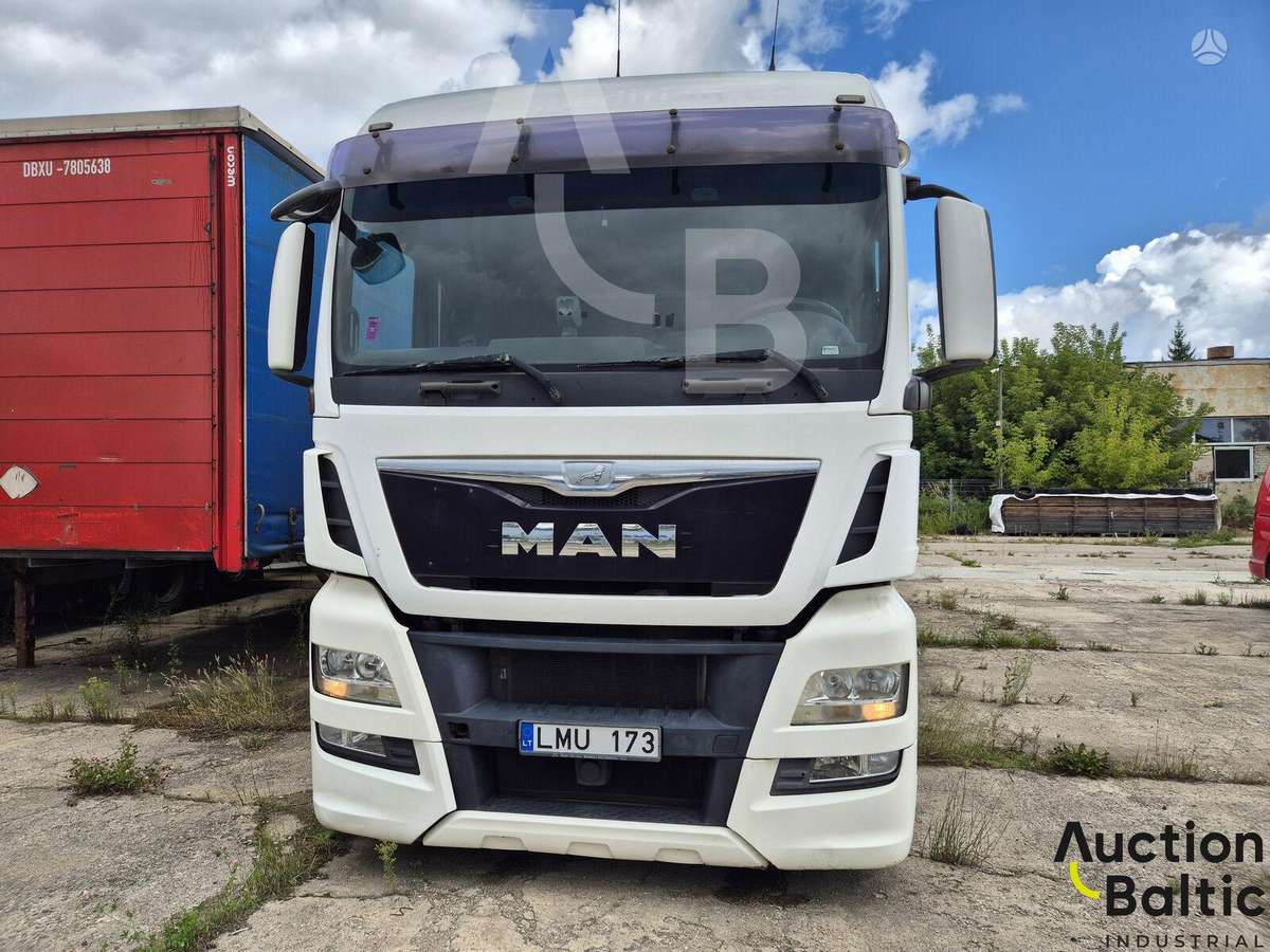 MAN TGX26.440, box trucks / box vans