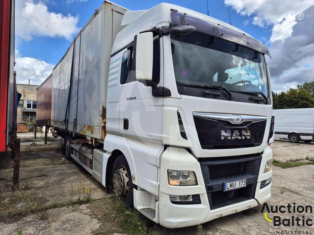 MAN TGX26.440, box trucks / box vans