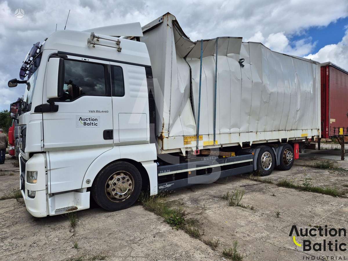 MAN TGX26.440, box trucks / box vans