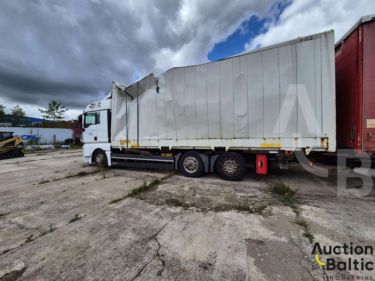 MAN TGX26.440, box trucks / box vans