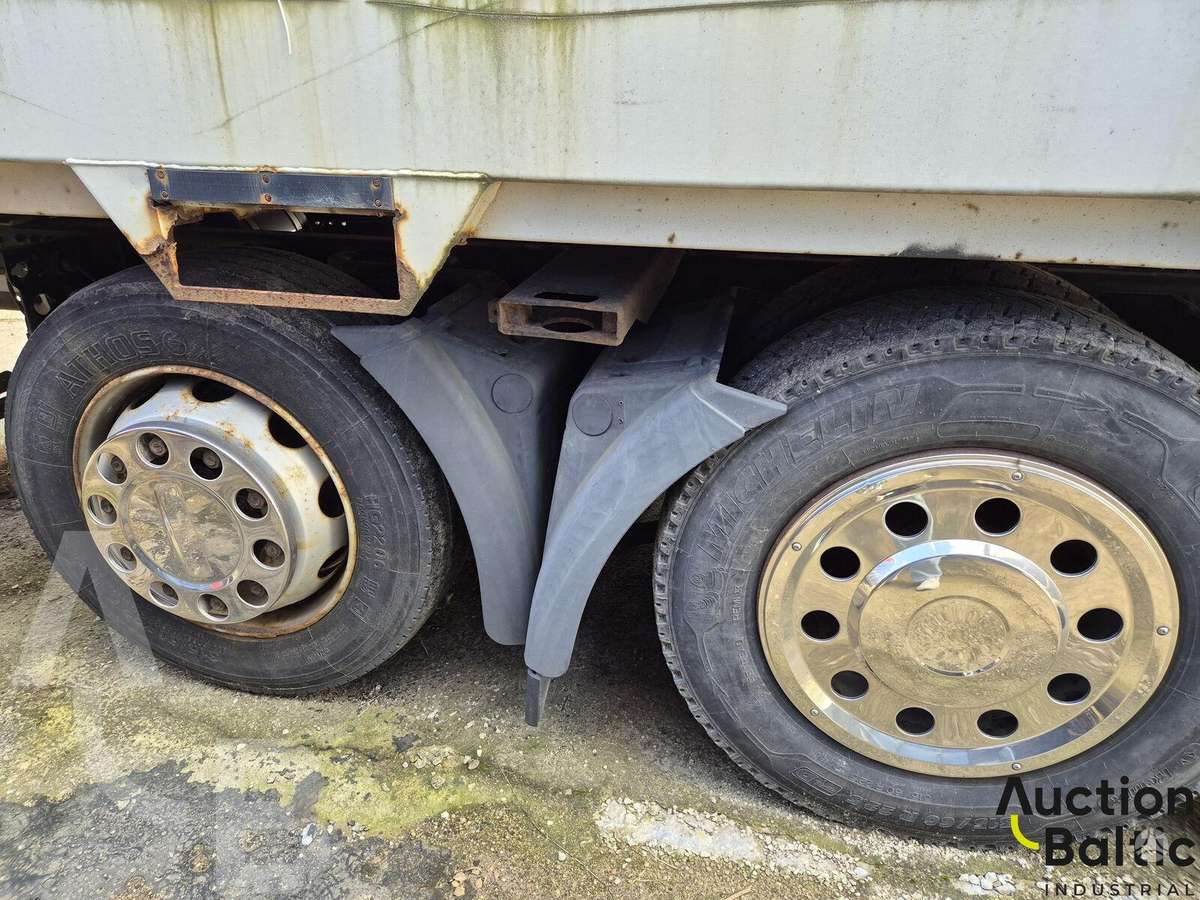 MAN TGX26.440, box trucks / box vans