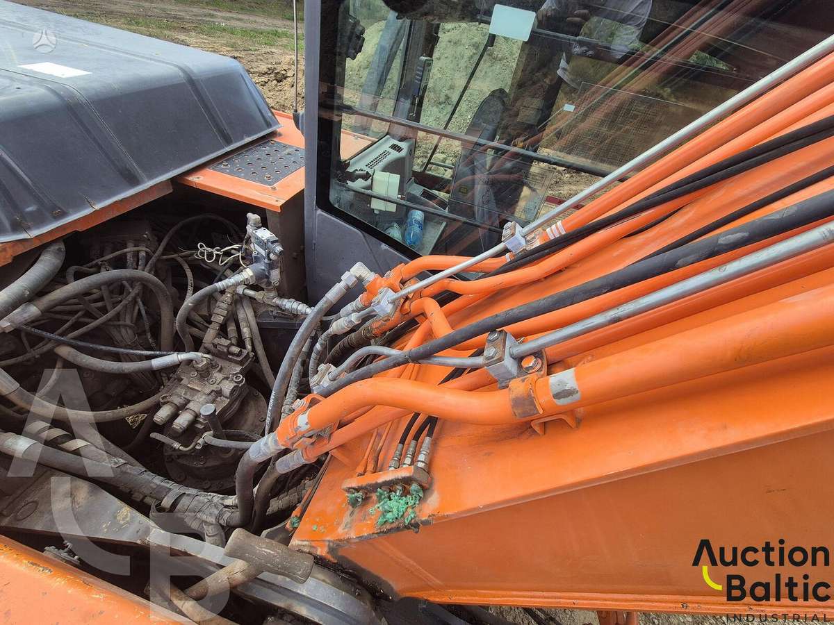 Hitachi 250LC, excavator