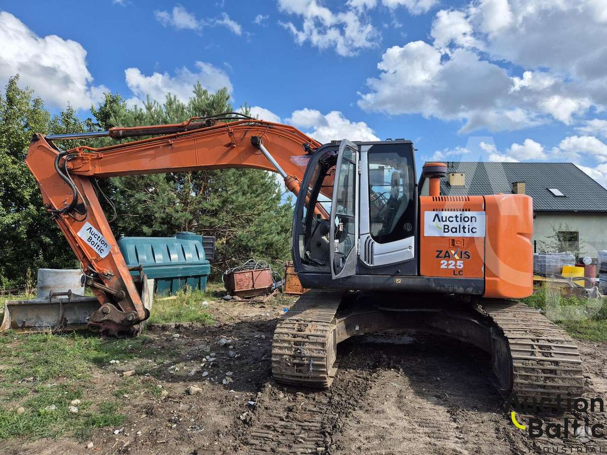Hitachi 225UsLC-3, excavator