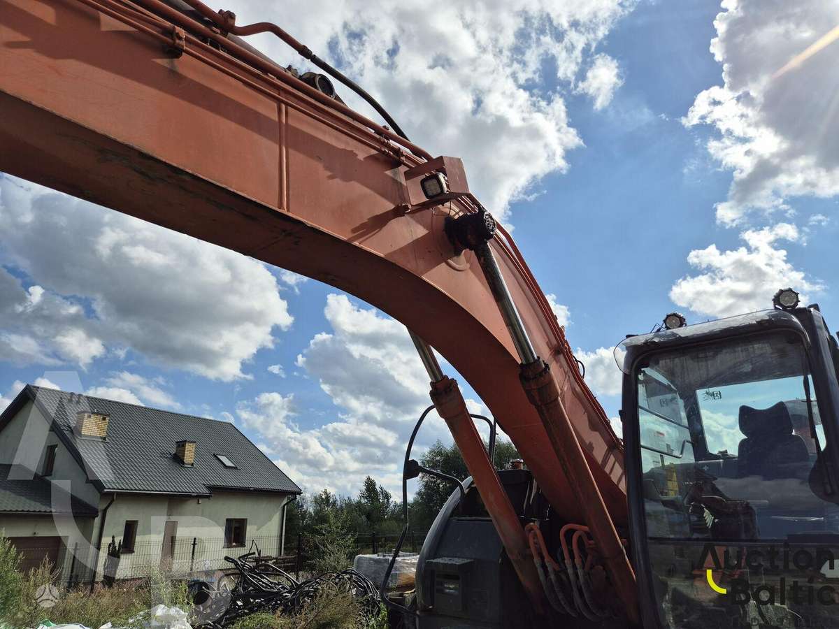 Hitachi 225UsLC-3, excavator