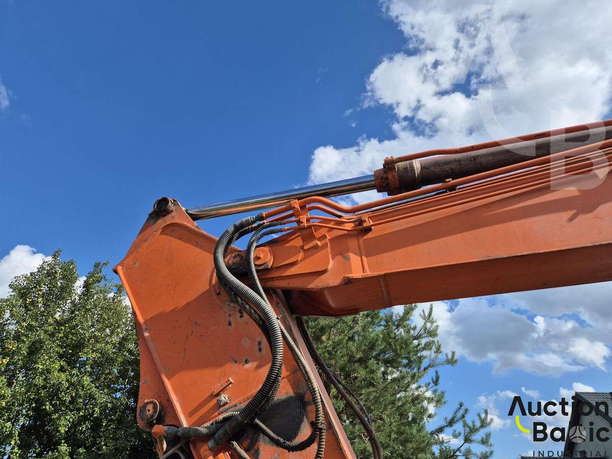 Hitachi 225UsLC-3, excavator