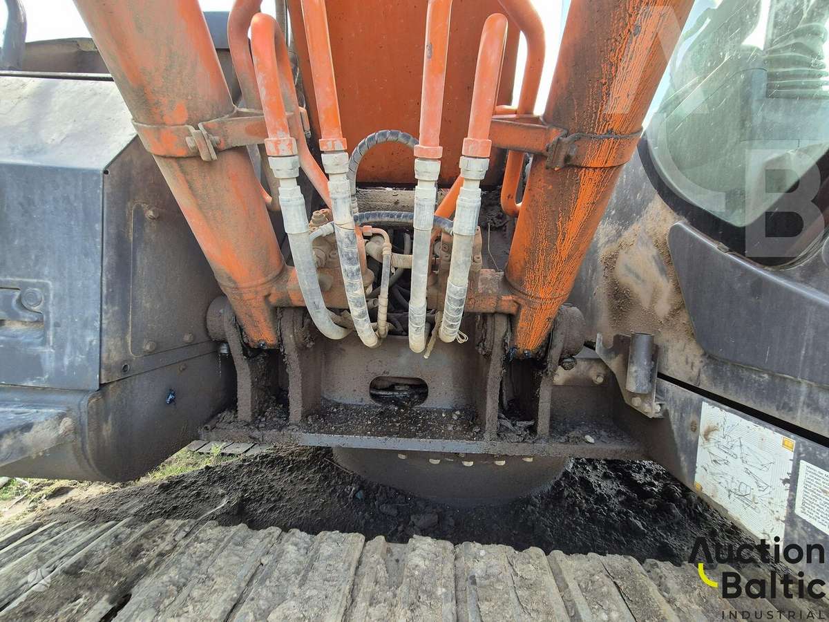 Hitachi 225UsLC-3, excavator
