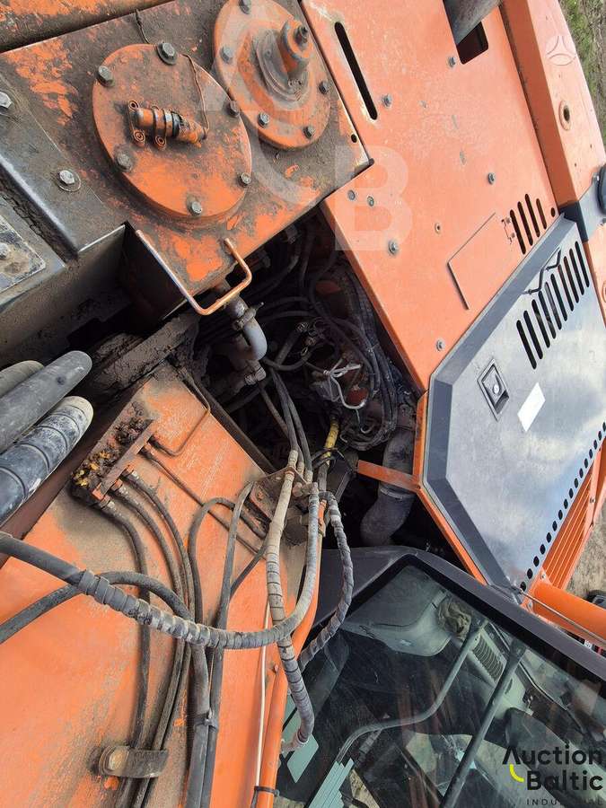 Hitachi 225UsLC-3, excavator