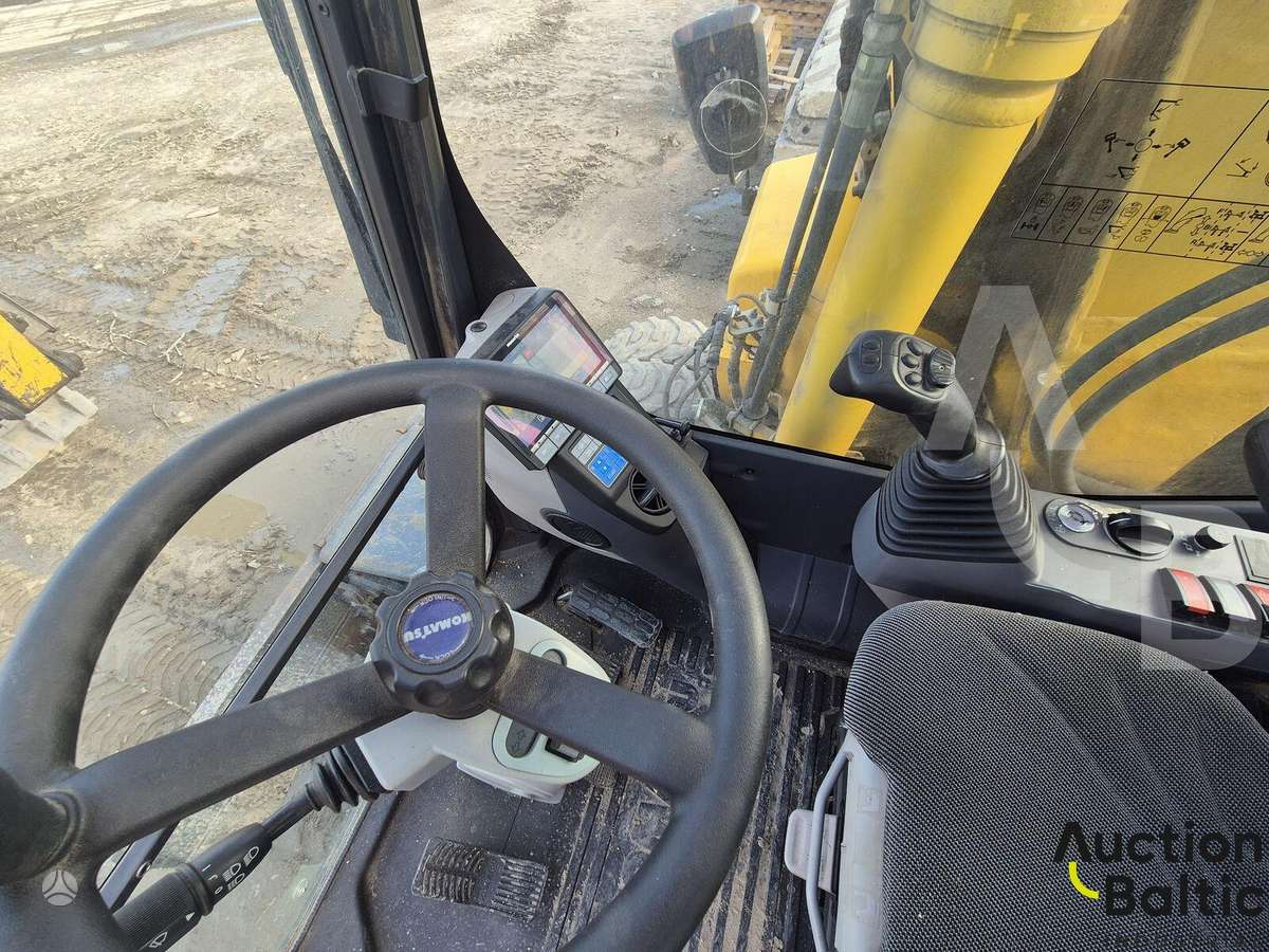 Komatsu PW148, excavator