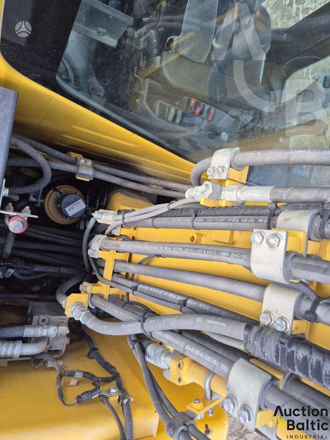 Komatsu PW148, excavator