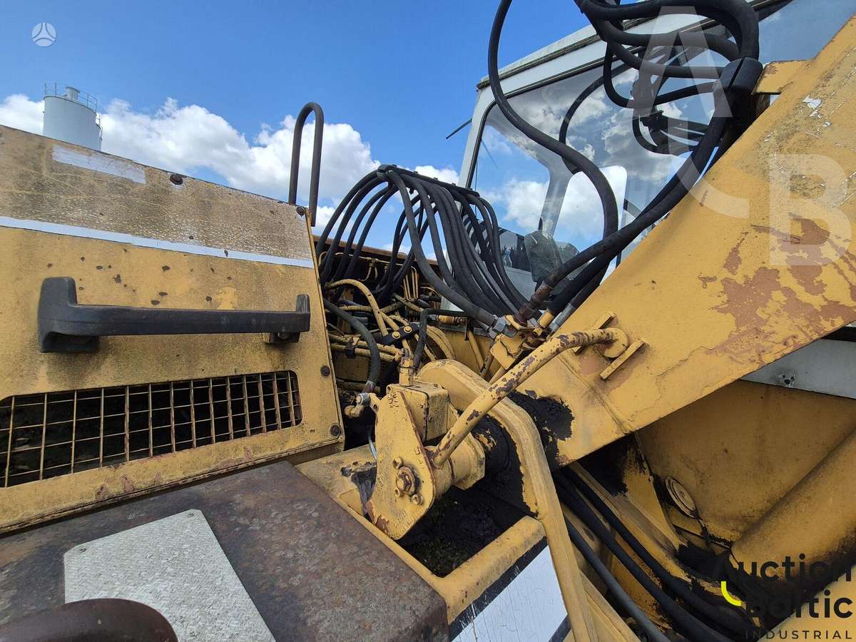 Liebherr R 902, excavator
