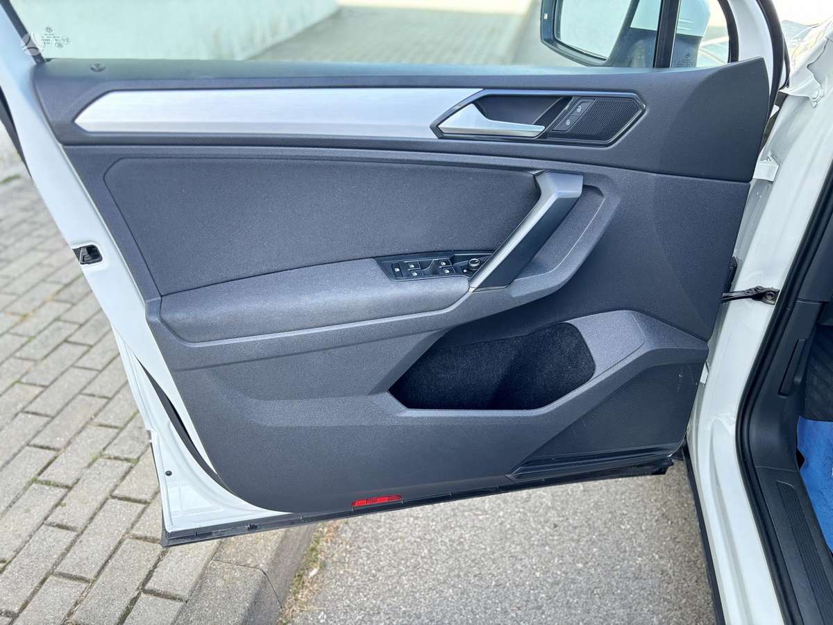 Volkswagen Tiguan - 11