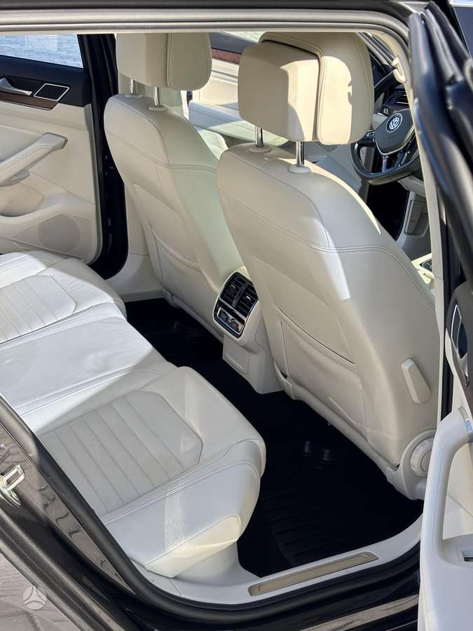 Volkswagen Passat - 11