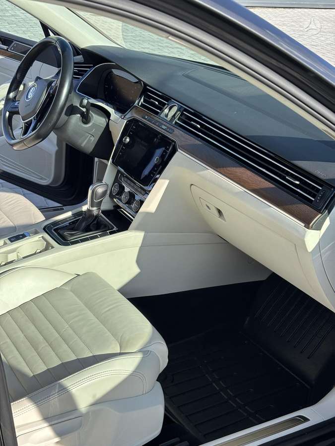 Volkswagen Passat - 12