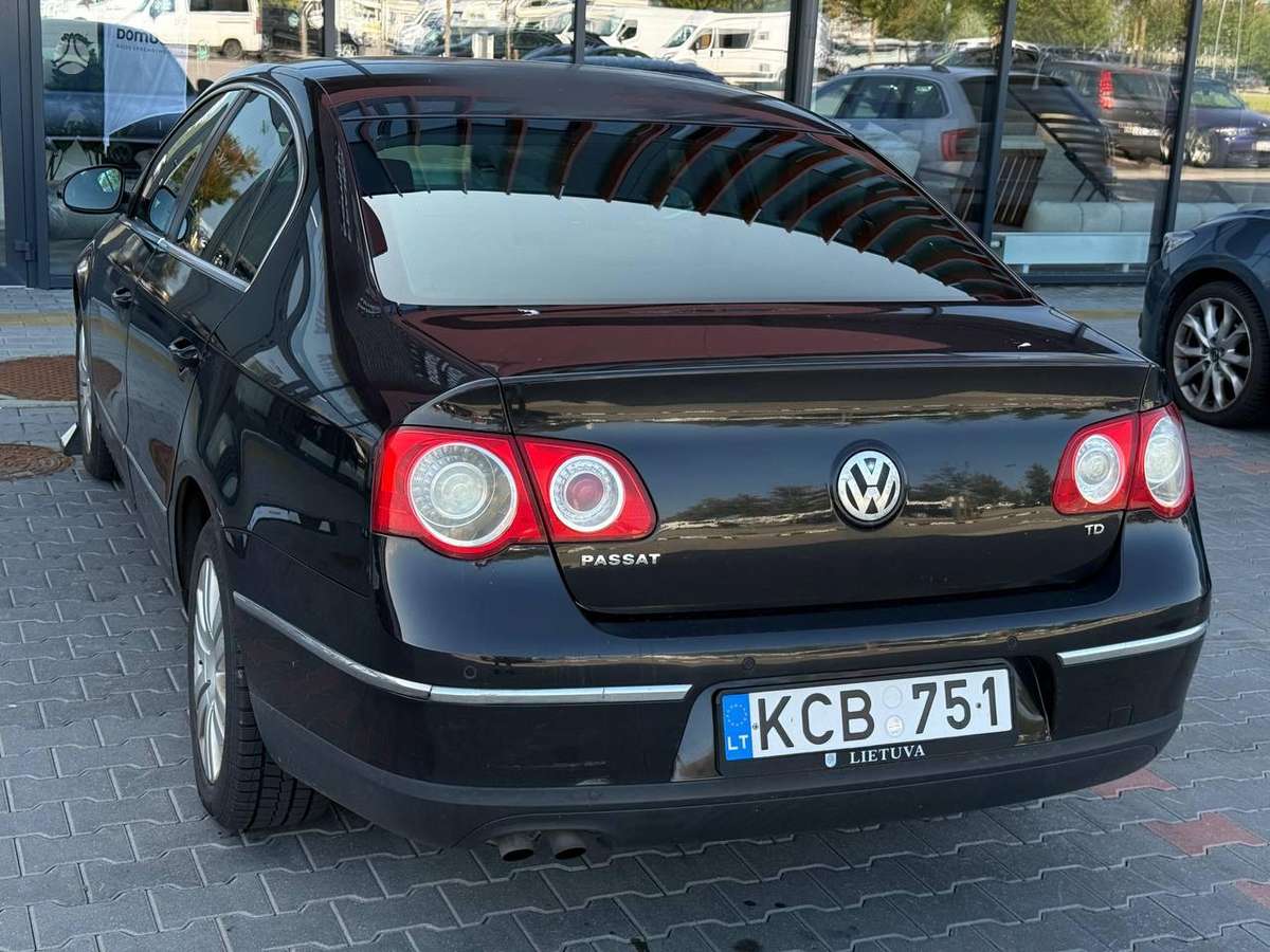 Volkswagen Passat - 2