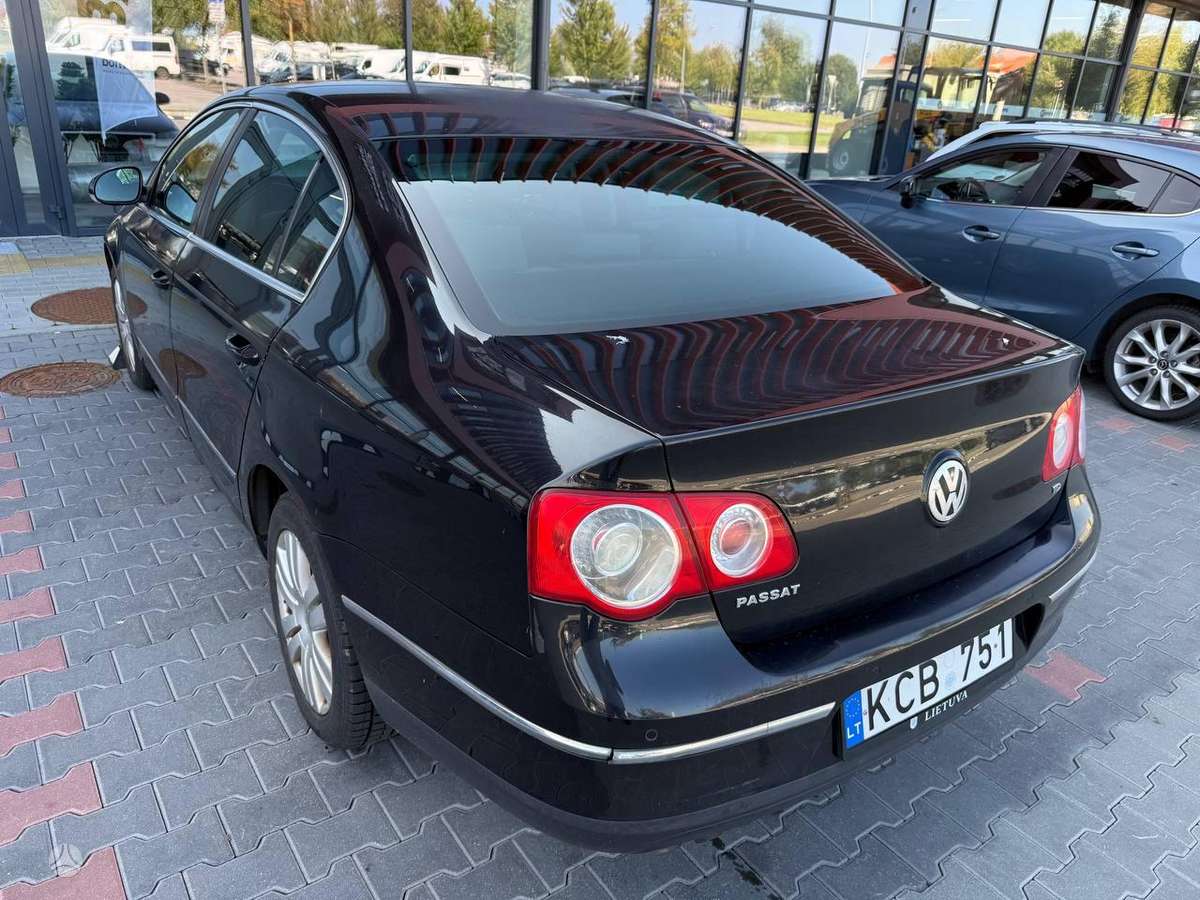 Volkswagen Passat - 4