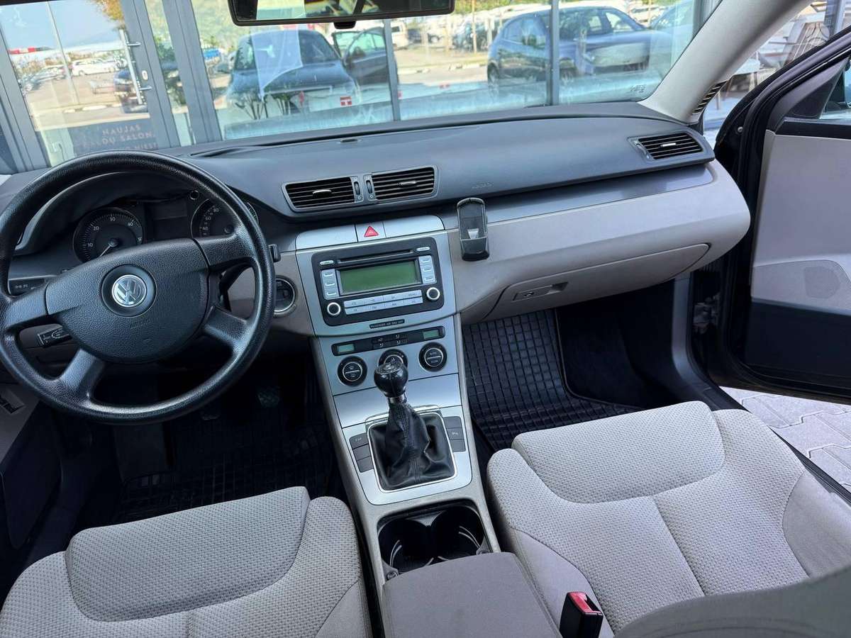 Volkswagen Passat - 10