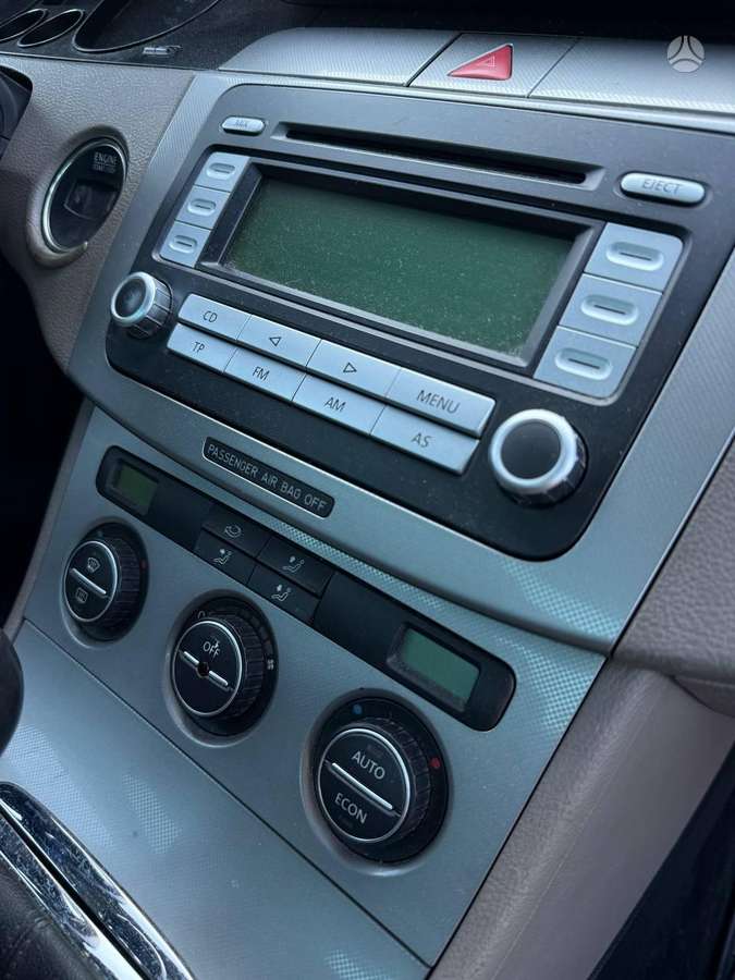 Volkswagen Passat - 11