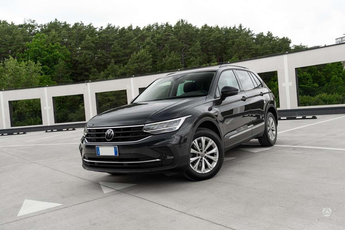 Volkswagen Tiguan - 1