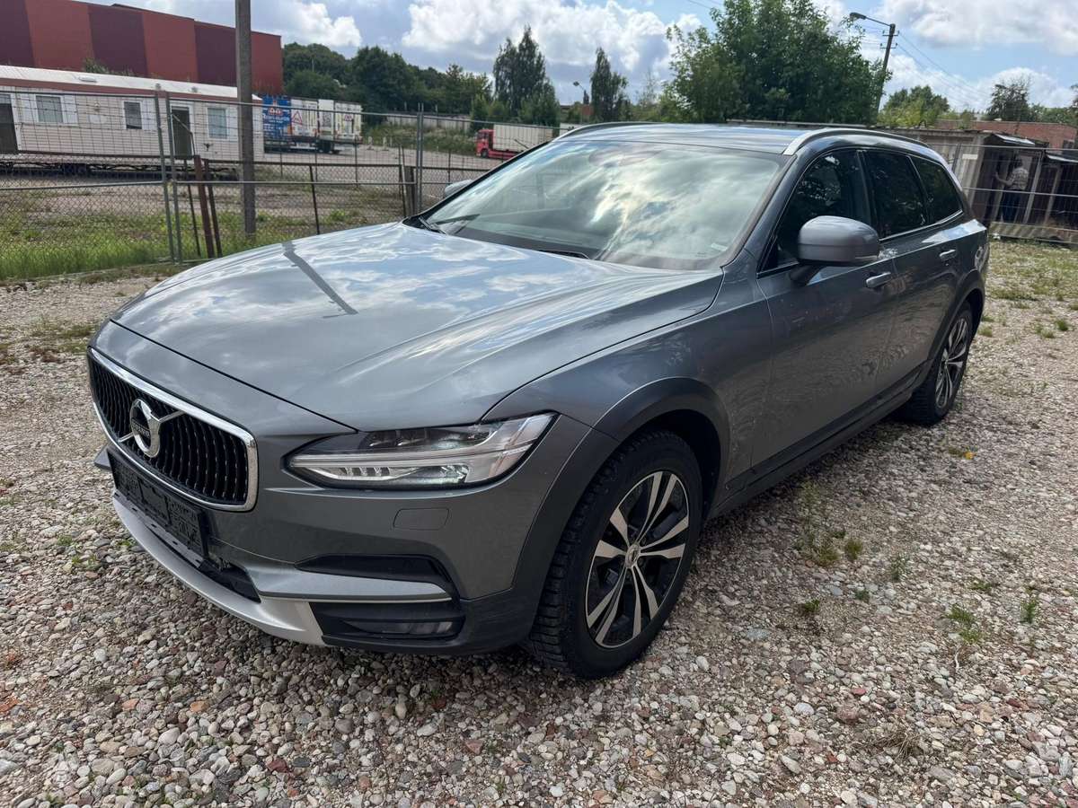 Volvo V90 Cross Country - 2