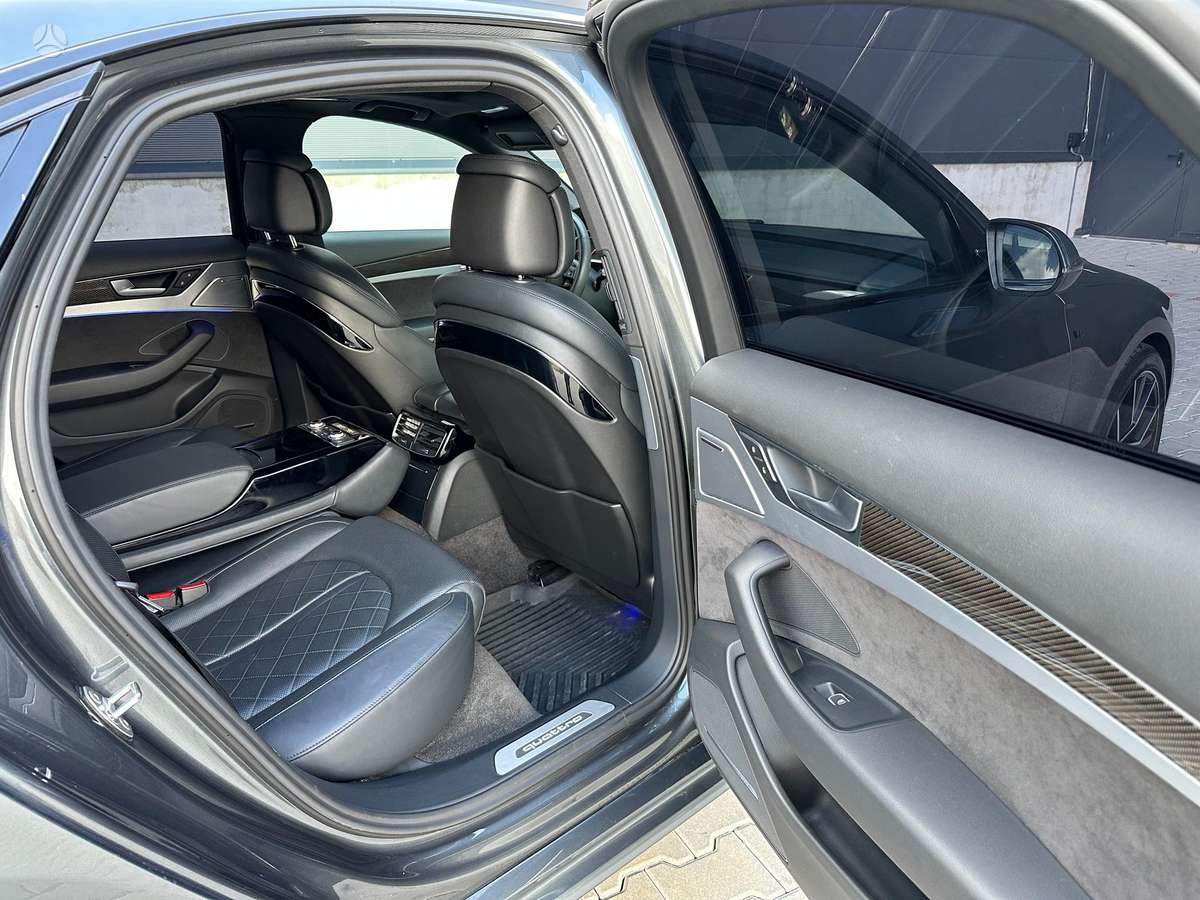 Audi A8, 4.1 l., Седан