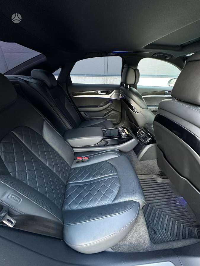 Audi A8, 4.1 l., Седан