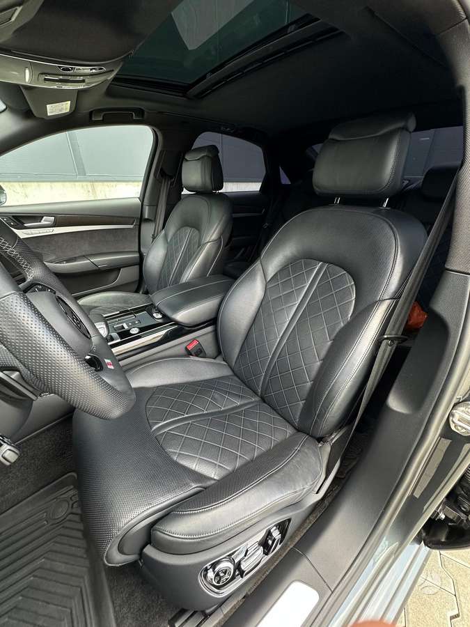 Audi A8, 4.1 l., Седан