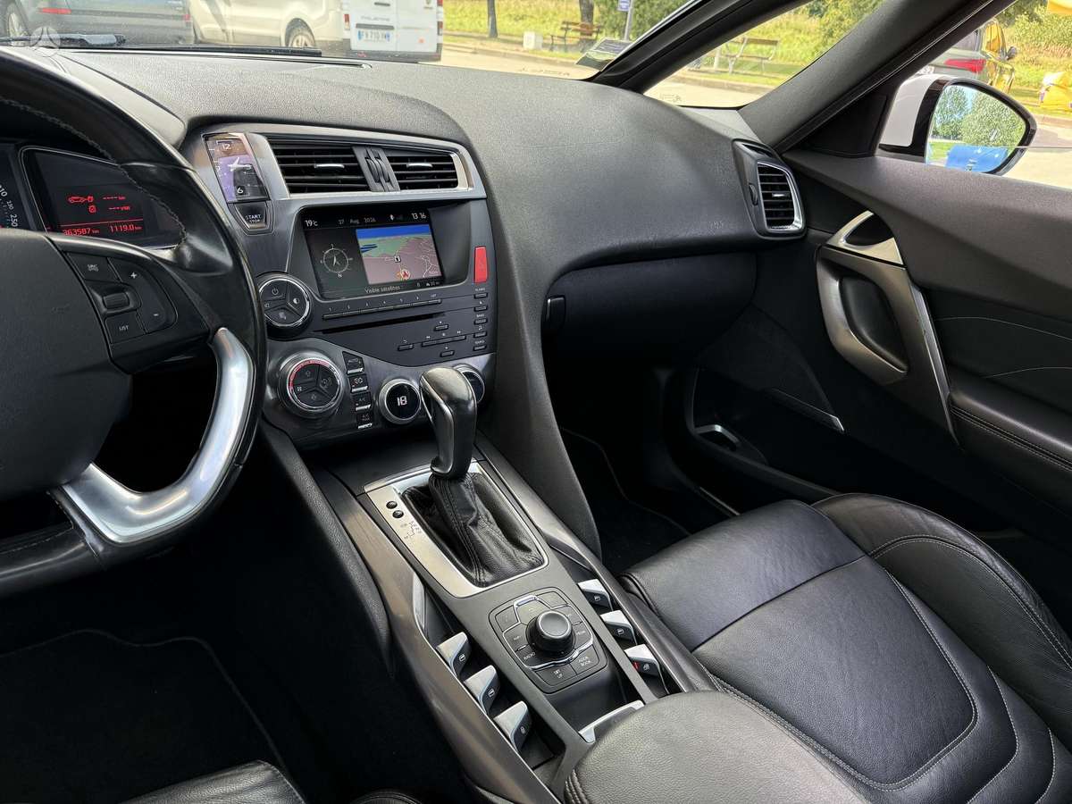 Citroen DS5, 2.0 l., Хэтчбек