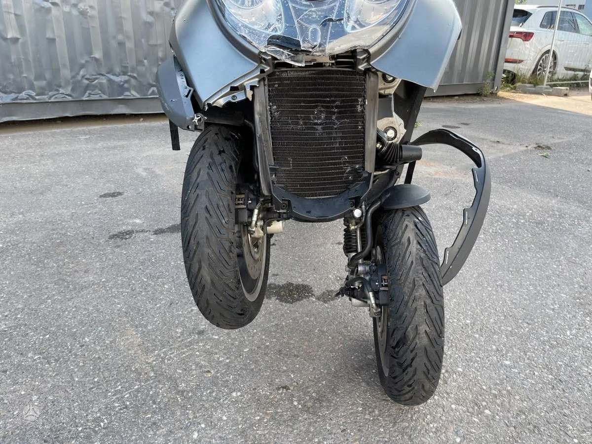Piaggio MP3 500cc, scooters / mopeds