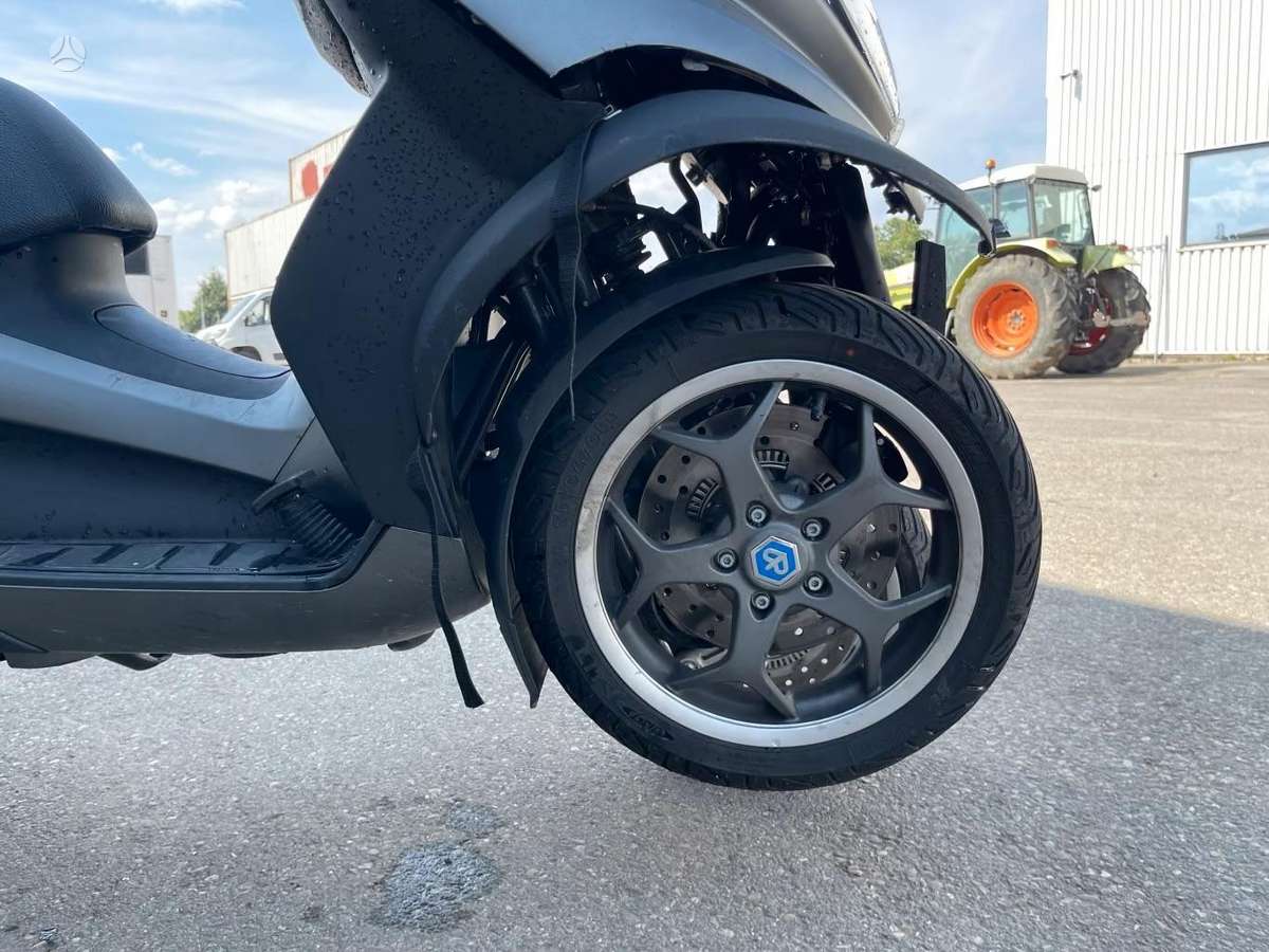 Piaggio MP3 500cc, scooters / mopeds