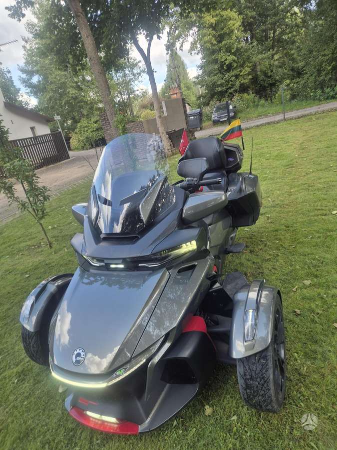 Can-Am -kita- 1330cc, trikes