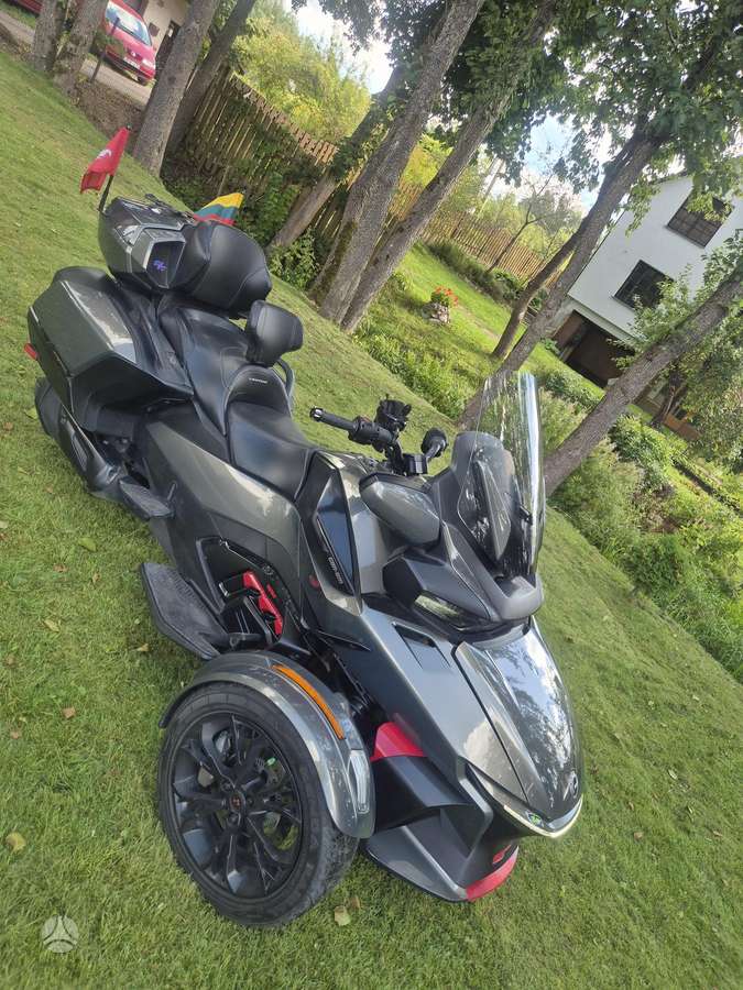 Can-Am -kita- 1330cc, trikes