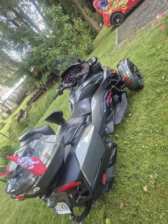 Can-Am -kita- 1330cc, trikes