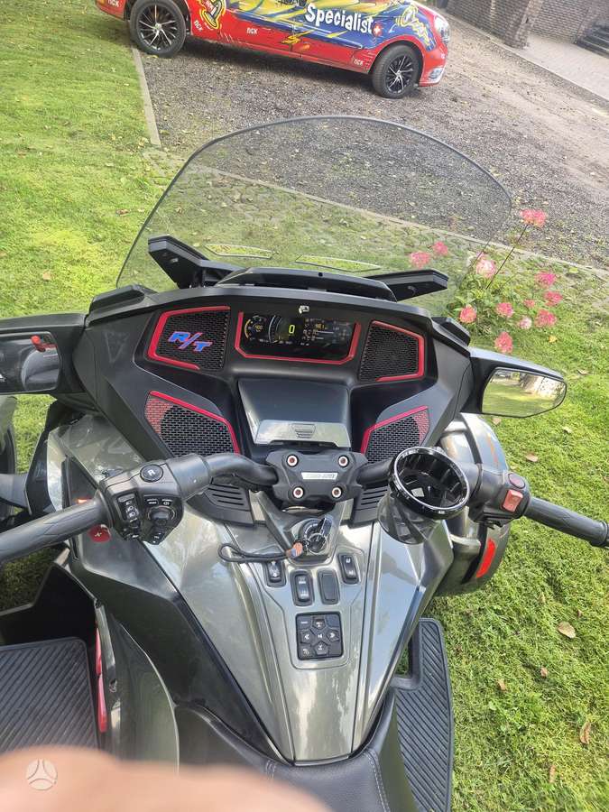 Can-Am -kita- 1330cc, trikes