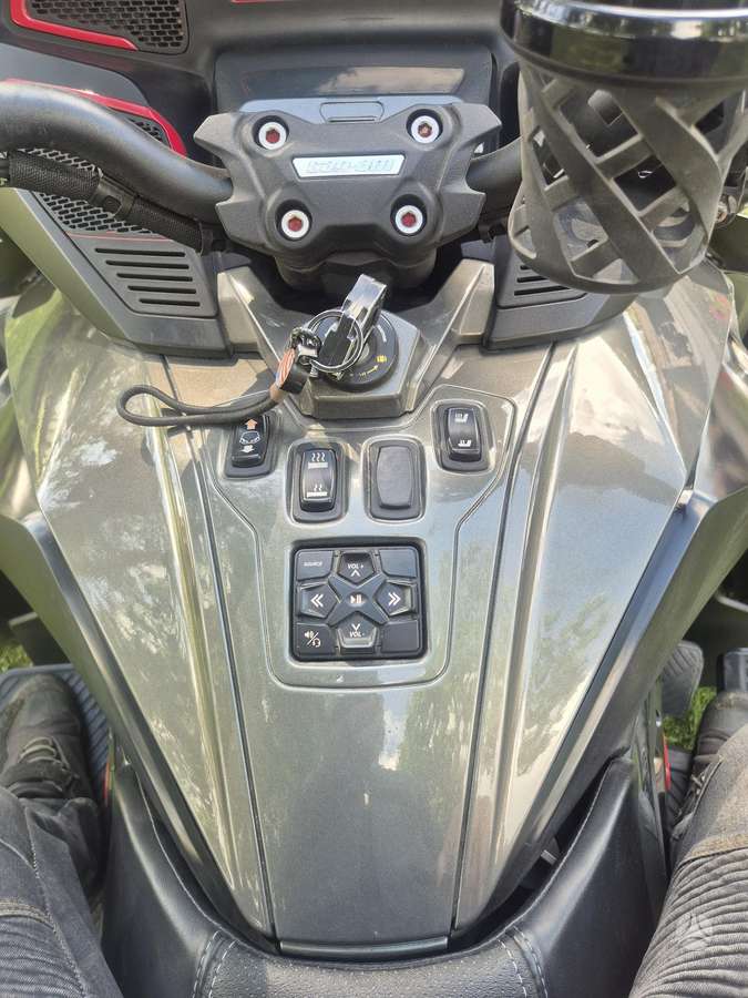 Can-Am -kita- 1330cc, trikes