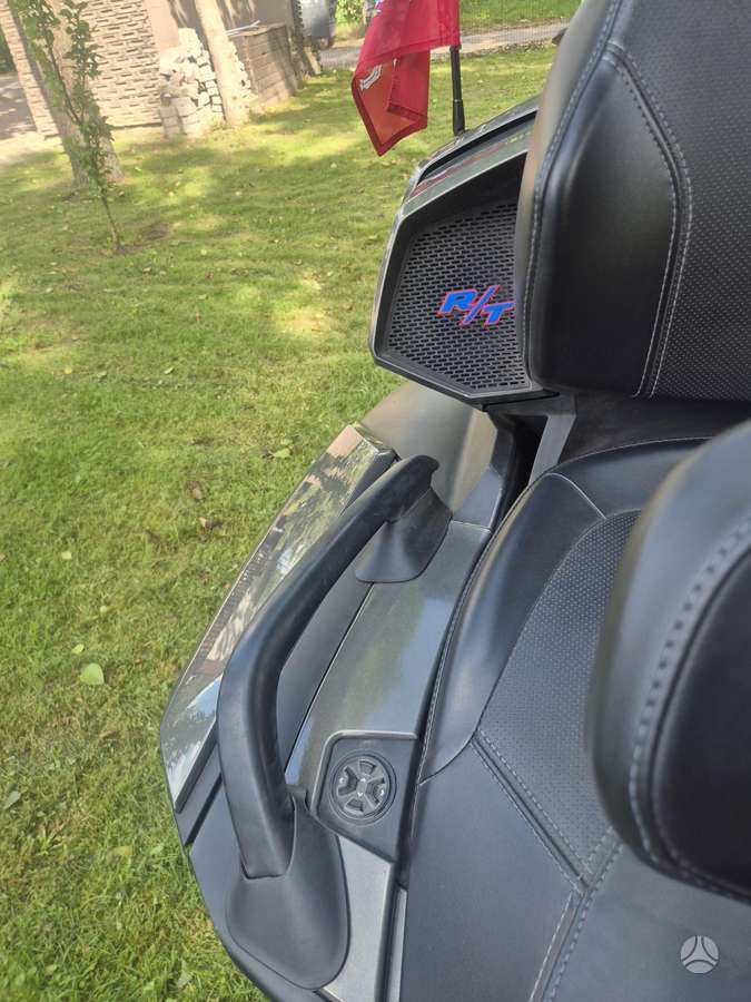 Can-Am -kita- 1330cc, trikes
