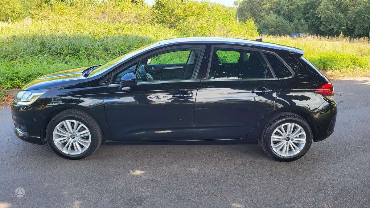 Citroen C4, 1.2 l., hatchback
