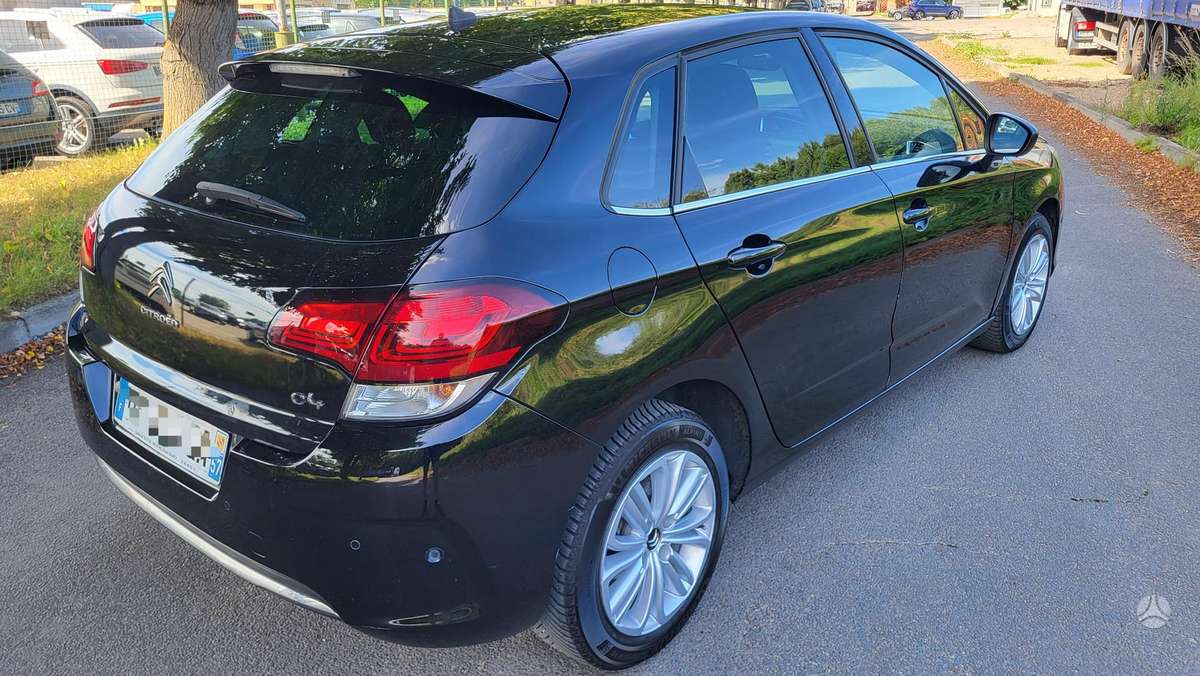 Citroen C4, 1.2 l., hatchback