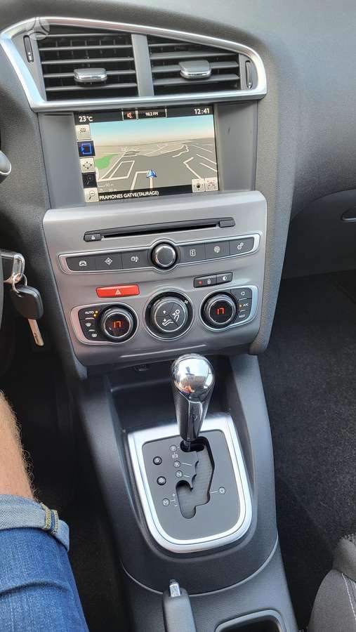 Citroen C4, 1.2 l., hatchback