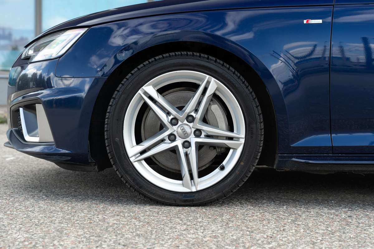 Audi A4, 2.0 l., Седан