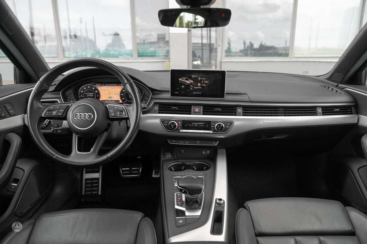 Audi A4, 2.0 l., Седан
