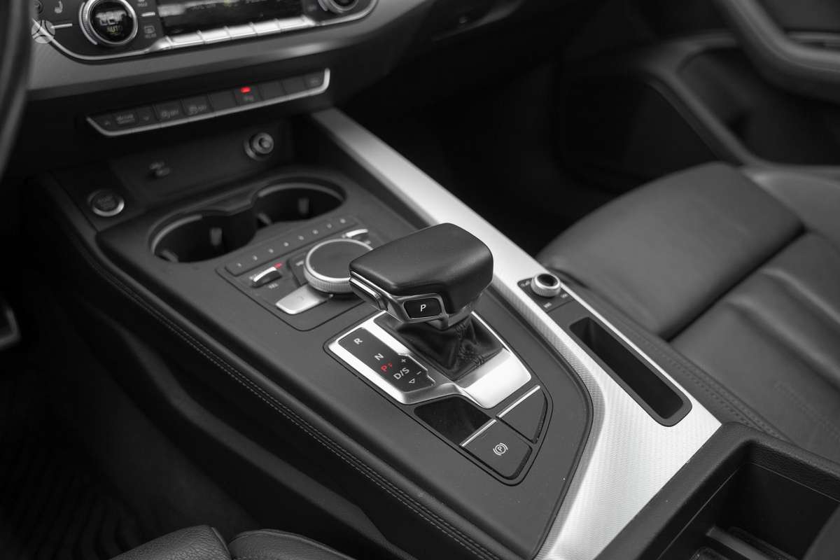 Audi A4, 2.0 l., Седан