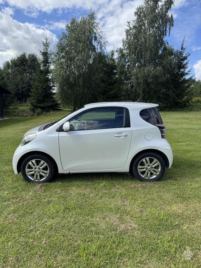 Toyota iQ - 3