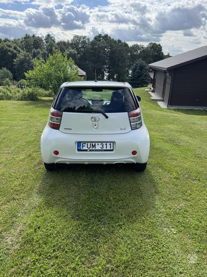 Toyota iQ - 4