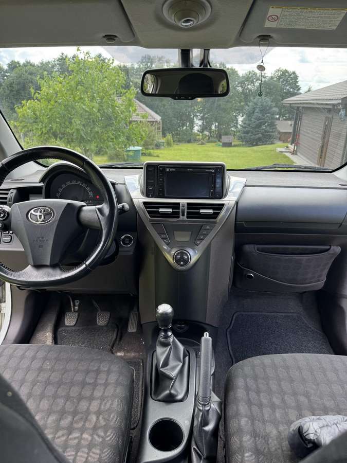 Toyota iQ - 5